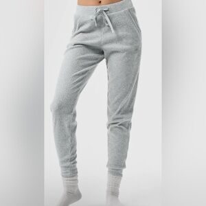 Alo Yoga Muse Sweatpant